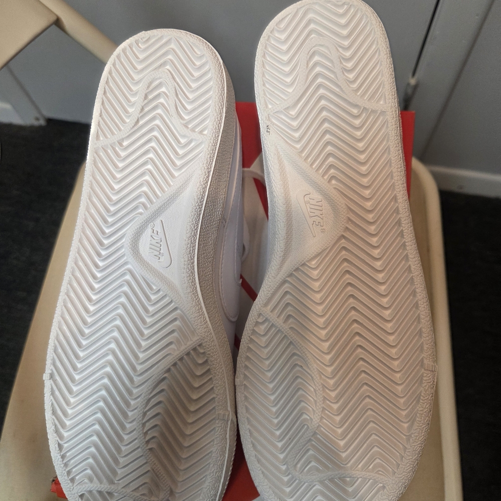 Nike Court Royale White Sneakers Brand New With Box - Picture 3 of 5
